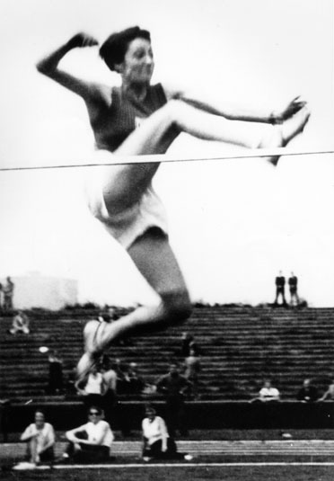 In 1936, Lambert tied the German high jump record of 1.6 meters when she won the Württembergian Championship